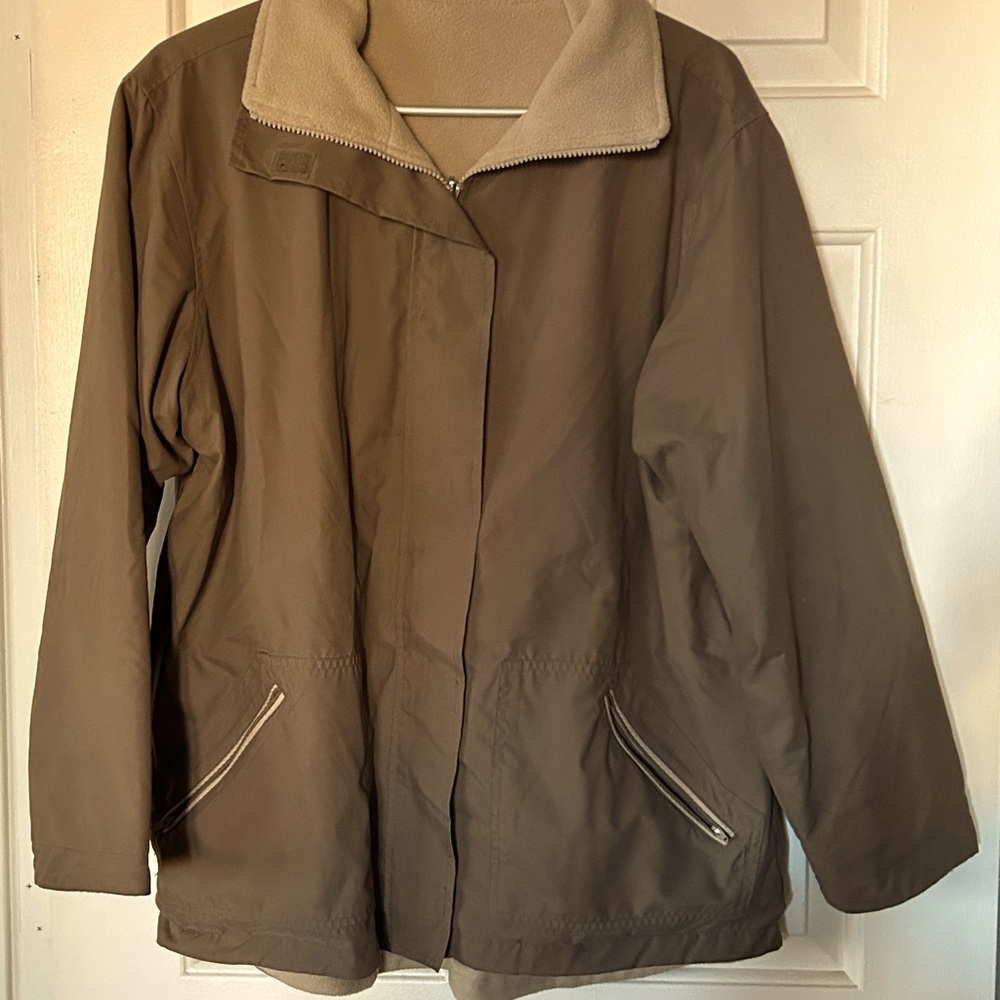 Ladies jacket; tan color;slightly used.L:28 1/2”;chest:29”;Sleeves length22.3”